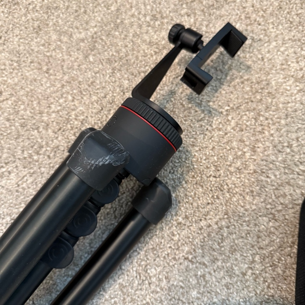 Pivo Black Tripod with Remote - Picture 11 of 16